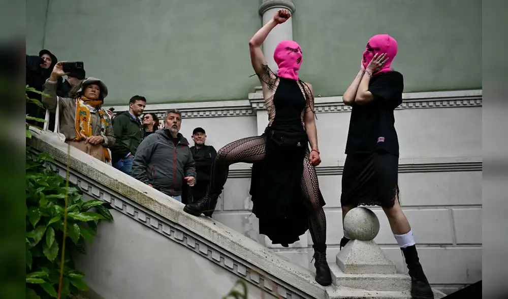 FEMEN y Pussy Riot. Foto: AFP.