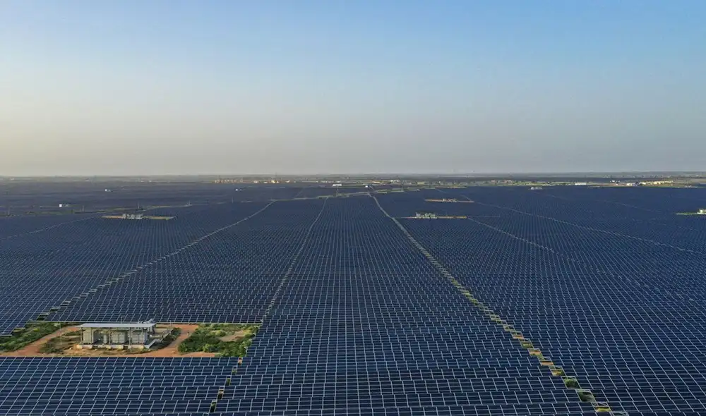 El parque solar de Bhadla forma parte de la estrategia de India para reducir su dependencia de los combustibles fósiles. Foto: Profimedia