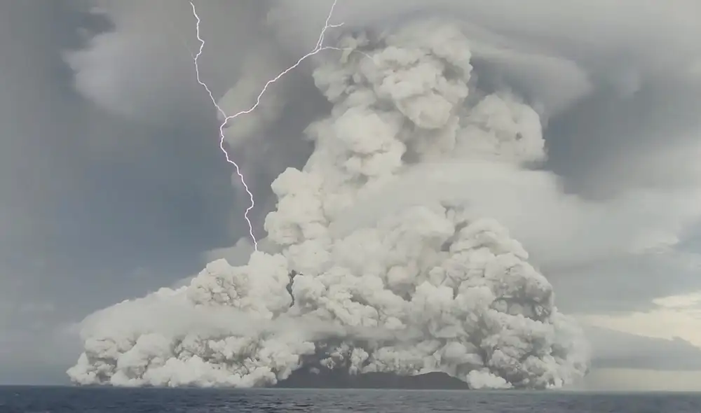 Una de las erupciones más violentas de los últimos años tuvo lugar bajo la superficie del océano Pacífico. Foto: Tonga Geological Services