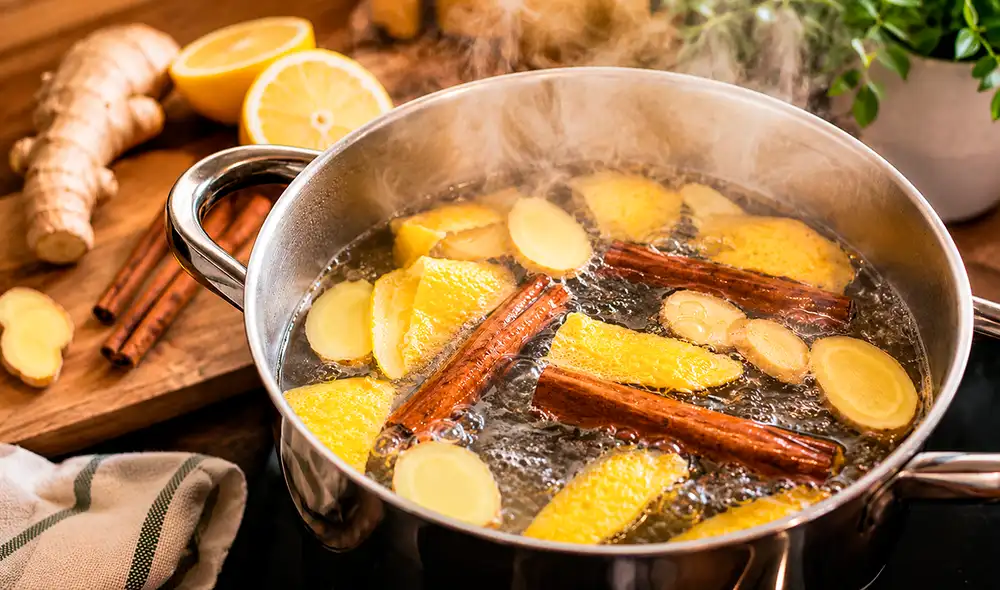 Preparar esta infusión de cáscara de limón, jengibre y canela es sencillo y promueve un estilo de vida sustentable.