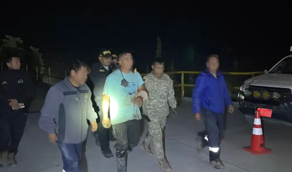 Trabajadores fueron rescatados por el Ejército y la PNP. Foto: difusión
