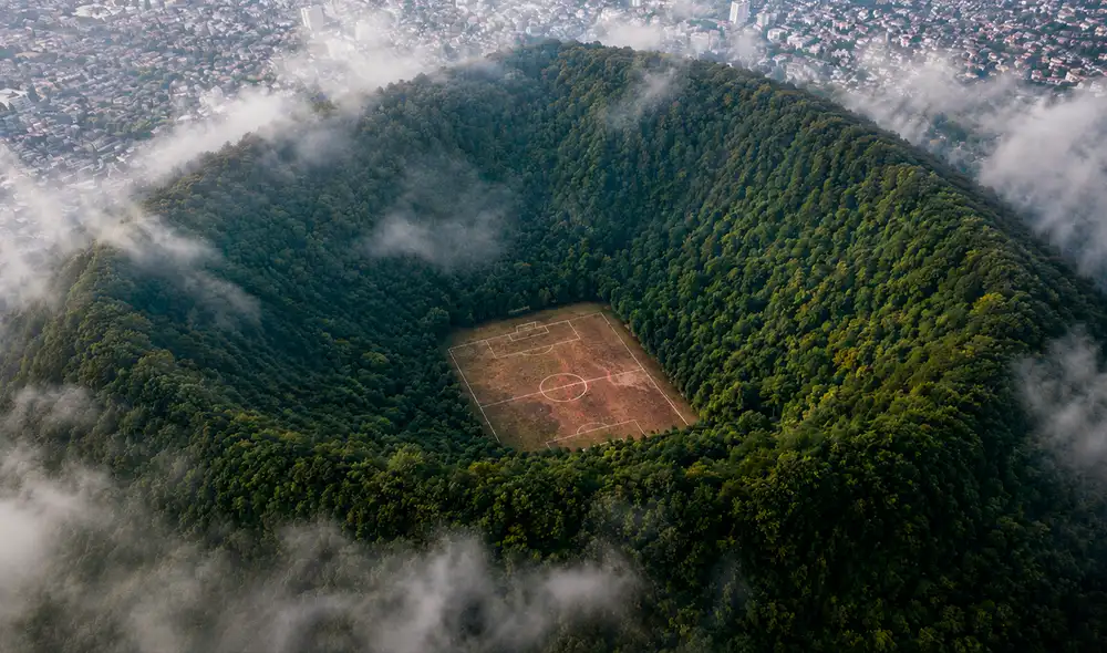 El volcán Teoca resalta como un cono inactivo que forma parte del campo volcánico del Valle de México.
