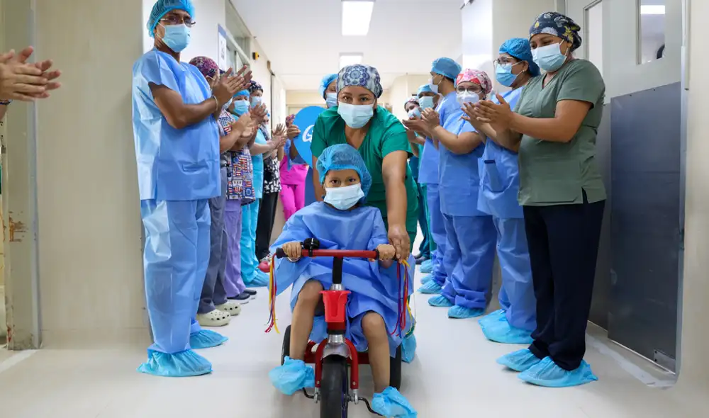 Niños usan triciclos en hospitales de EsSalud