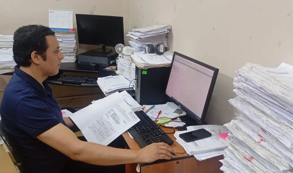 El magistrado y su equipo se enfocaron en tramitar escritos y proteger sentencias, mejorando así la atención legal en la provincia. Fuente: facebook.