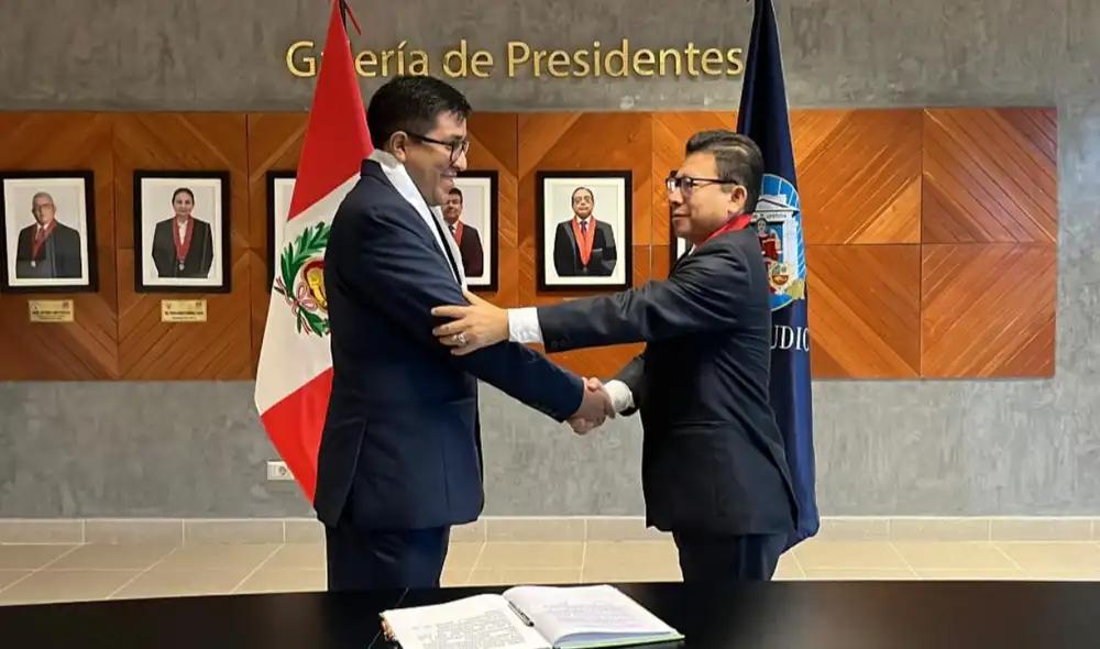 Durante el acto, Li Córdova felicitó a Moreno y lo instó a cumplir sus funciones con compromiso y responsabilidad. Fuente: difusión.