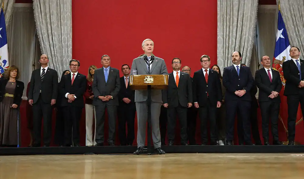 El ajuste ministerial ocurre a menos de dos semanas del primer discurso de Kast ante el Parlamento . Foto: AFP.