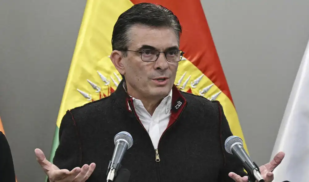 Rodrigo Paz enfrenta bloqueos en rutas clave de Bolivia, lo que agrava la escasez de alimentos, combustibles y medicamentos.