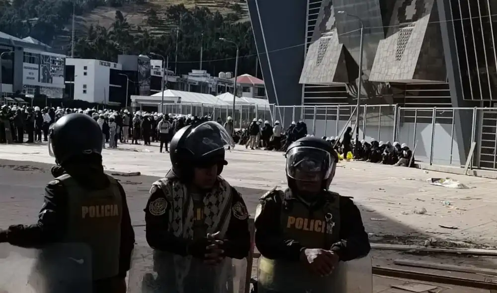 La tensión en la Universidad Nacional del Altiplano de Puno se incrementó el 21 de mayo con enfrentamientos entre estudiantes, dejando al menos tres heridos y requiriendo intervención policial.