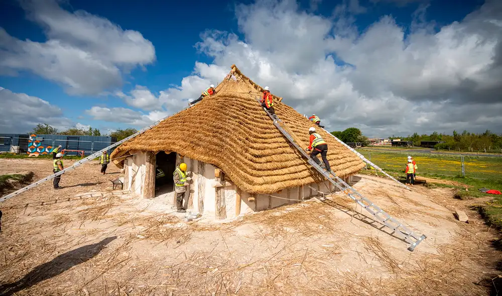 La sala neolítica se basa en la evidencia arqueológica de una gran estructura prehistórica descubierta a tres kilómetros del círculo de piedras. Foto: Christopher Ison/English Heritage/ La sala neolítica se basa en la evidencia arqueológica de una gran estructura prehistórica descubierta a tres kilómetros del círculo de piedras. Foto: Christopher Ison/English Heritage/