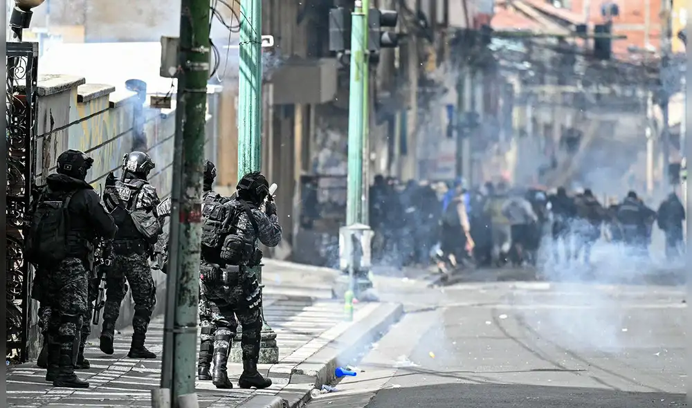 Con 3 votos en contra, la medida se da en medio de más de 20 días de protestas por parte de la Central Obrera Boliviana. Foto: AFP.