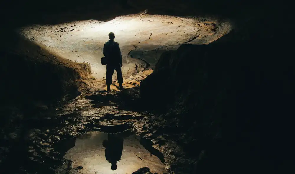 El investigador frances, Michel Siffre, vivió bajo tierra aislado del tiempo y la luz solar. Foto: Shutterstock El investigador frances, Michel Siffre, vivió bajo tierra aislado del tiempo y la luz solar. Foto: Shutterstock