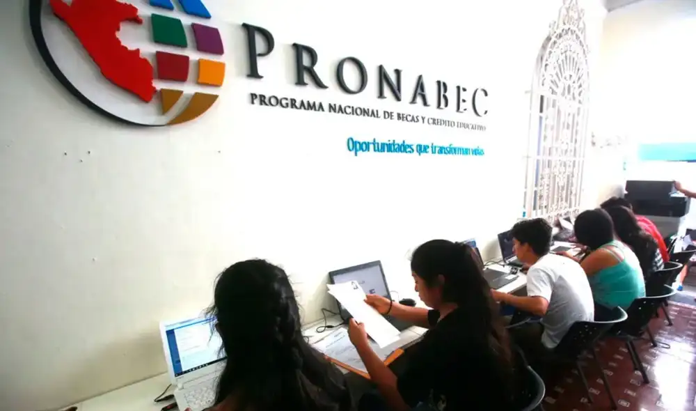 Estudiantes exigen restituir las 20.000 becas anunciadas.