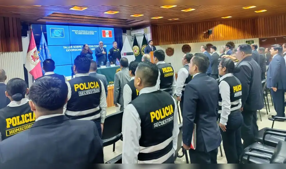 Policías peruanos con capacitados por la Guardia Civil de España. Policías peruanos con capacitados por la Guardia Civil de España.