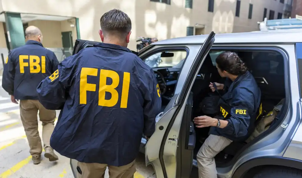 La investigación del FBI se inició tras detectar irregularidades en los fondos laborales del agente de la CIA. La investigación del FBI se inició tras detectar irregularidades en los fondos laborales del agente de la CIA.