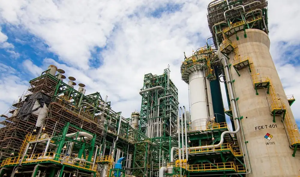 Sindicato denuncia abandono financiero del Gobierno a Petroperú y alerta riesgo de paralización de refinerías.