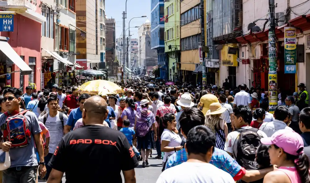 Lima Metropolitana lidera la población en Perú con 10.129.708 habitantes, según el Censo Nacional 2025. Esto representa el 29,7% de la población total del país.