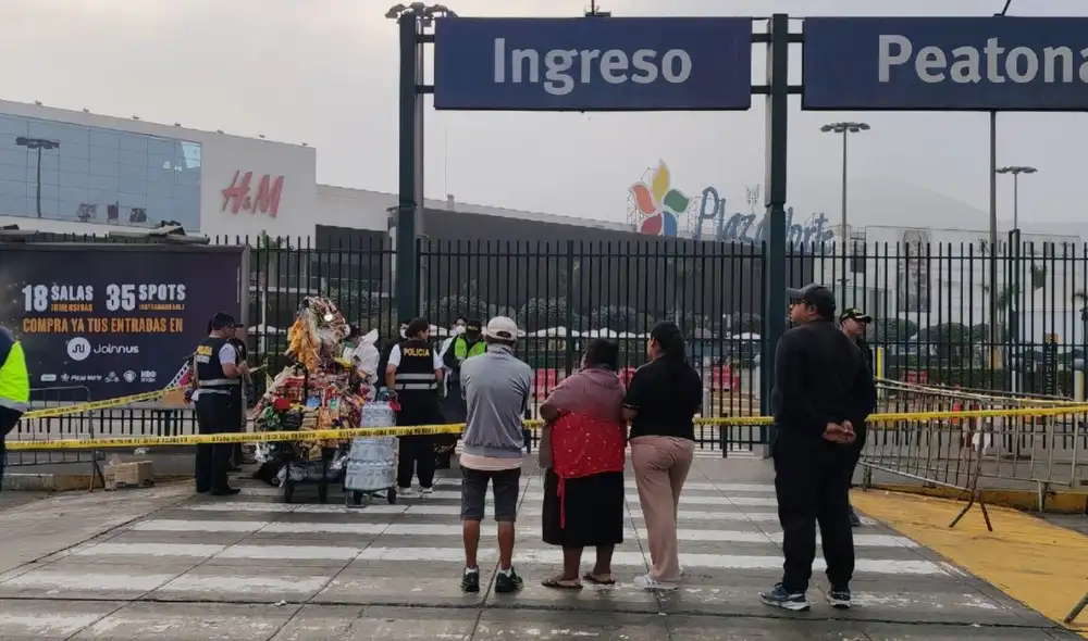 La mujer fue hallada por la policía sin vida y se encontró un casquillo de munición en la escena del crimen. Testigos aseguran que el atacante escapó en motocicleta. La mujer fue hallada por la policía sin vida y se encontró un casquillo de munición en la escena del crimen. Testigos aseguran que el atacante escapó en motocicleta.