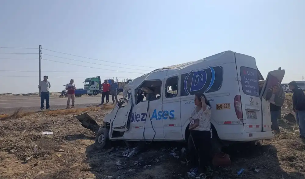Un trágico accidente de tránsito en la Panamericana Norte, cerca del cerro Chilco, dejó al menos cuatro fallecidos, incluyendo a una menor de ocho años, y doce heridos en La Libertad. Un trágico accidente de tránsito en la Panamericana Norte, cerca del cerro Chilco, dejó al menos cuatro fallecidos, incluyendo a una menor de ocho años, y doce heridos en La Libertad.