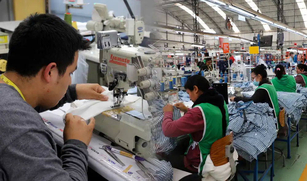 La cadena textil de Perú enfrenta retos por el aumento de costos de transporte e insumos, especialmente tras la crisis en Medio Oriente que afecta la competitividad del sector. La cadena textil de Perú enfrenta retos por el aumento de costos de transporte e insumos, especialmente tras la crisis en Medio Oriente que afecta la competitividad del sector.