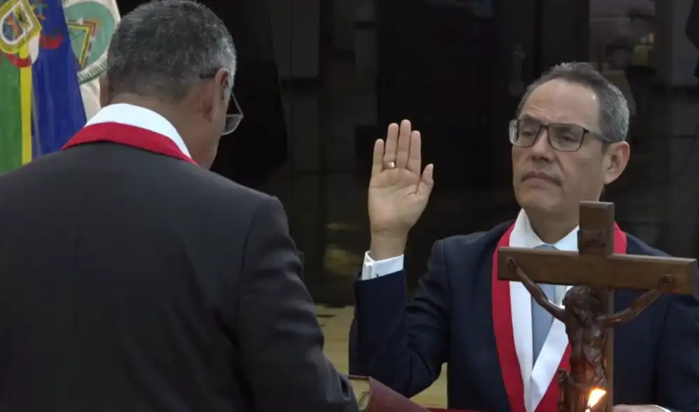 Domínguez jura como presidente del TC tras la renuncia de Luz Pacheco. Foto: captura de pantalla