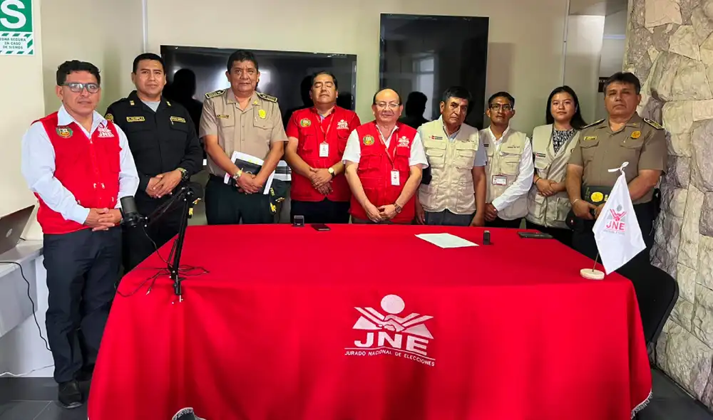 Participaron representantes del JEE, Policía Nacional y subprefectos. Fuente: difusión. Participaron representantes del JEE, Policía Nacional y subprefectos. Fuente: difusión.