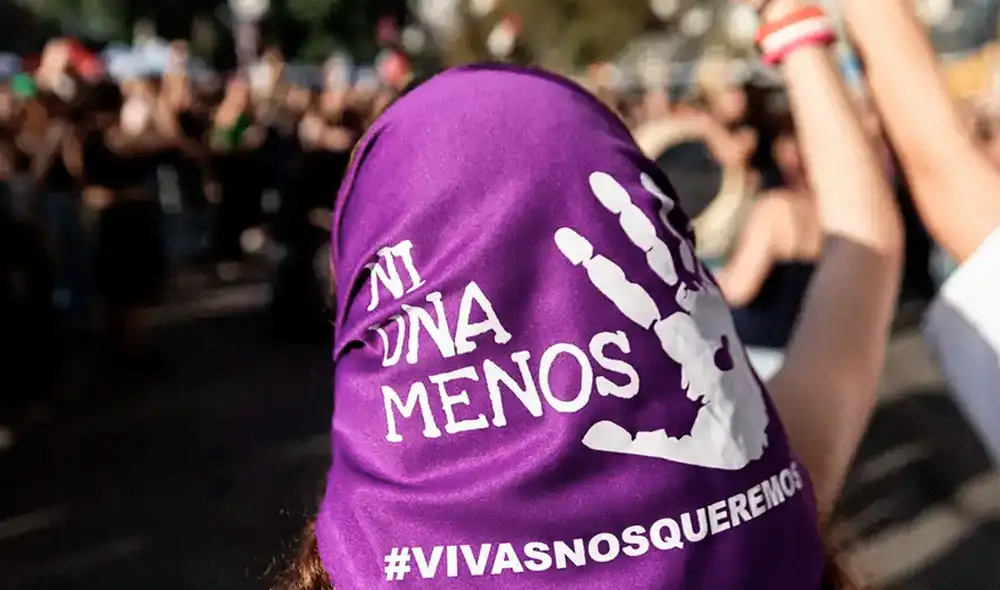 Expertos denuncian que el 34 % de los agresores son familiares, evidenciando el riesgo en entornos protegidos. Foto: AFP. Expertos denuncian que el 34 % de los agresores son familiares, evidenciando el riesgo en entornos protegidos. Foto: AFP.
