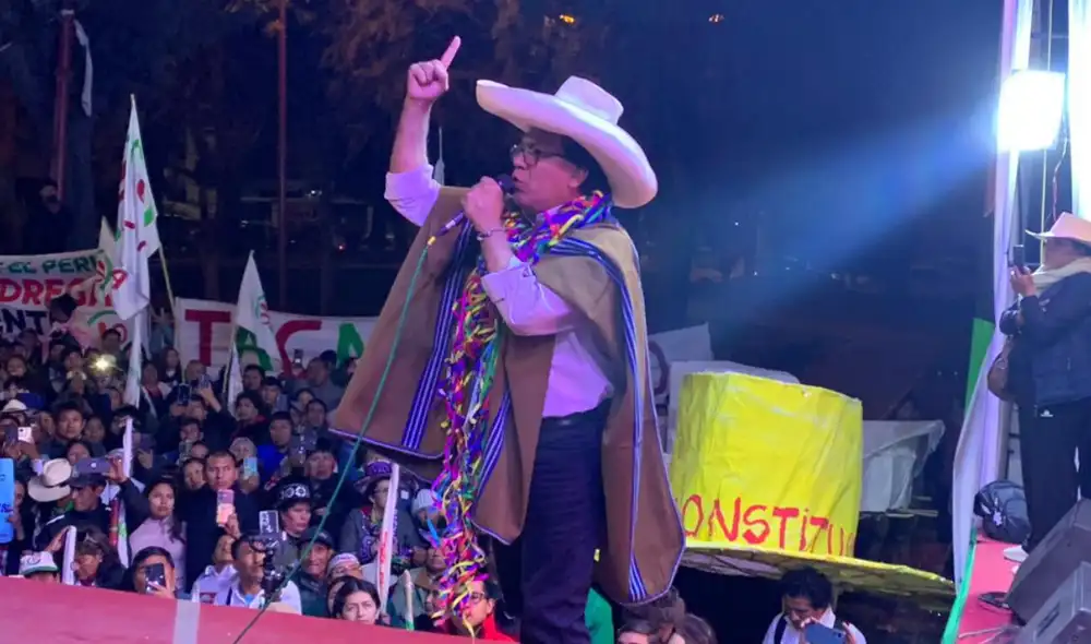 Roberto Sánchez, candidato presidencial de Juntos por el Perú, durante su mitin en Arequipa.