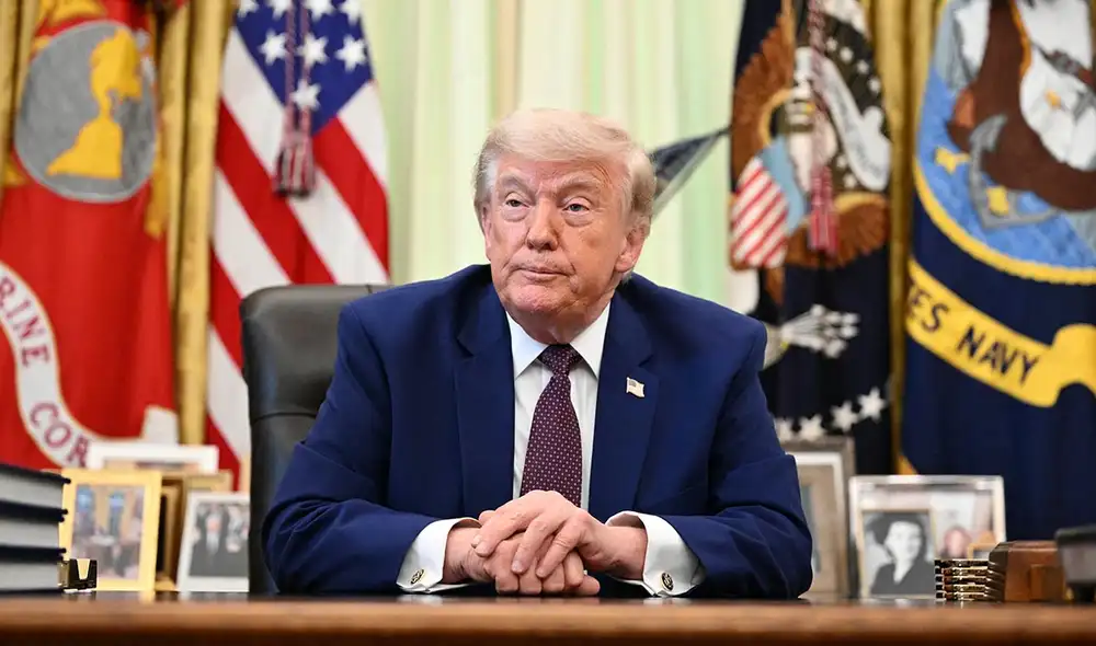 La medida, promovida por Gregory Meeks, se basa en la Ley de Poderes de Guerra de 1973. Trump la calificó de "antipatriótica" en Truth Social