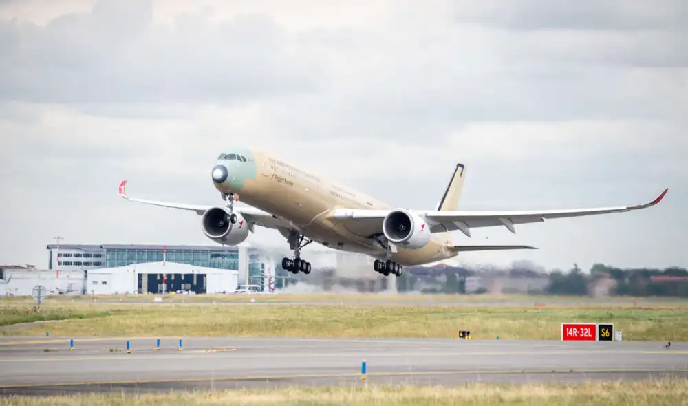 El nuevo A350-1000ULR incrementa su autonomía en más de 1.800 kilómetros gracias a un tanque adicional de combustible.