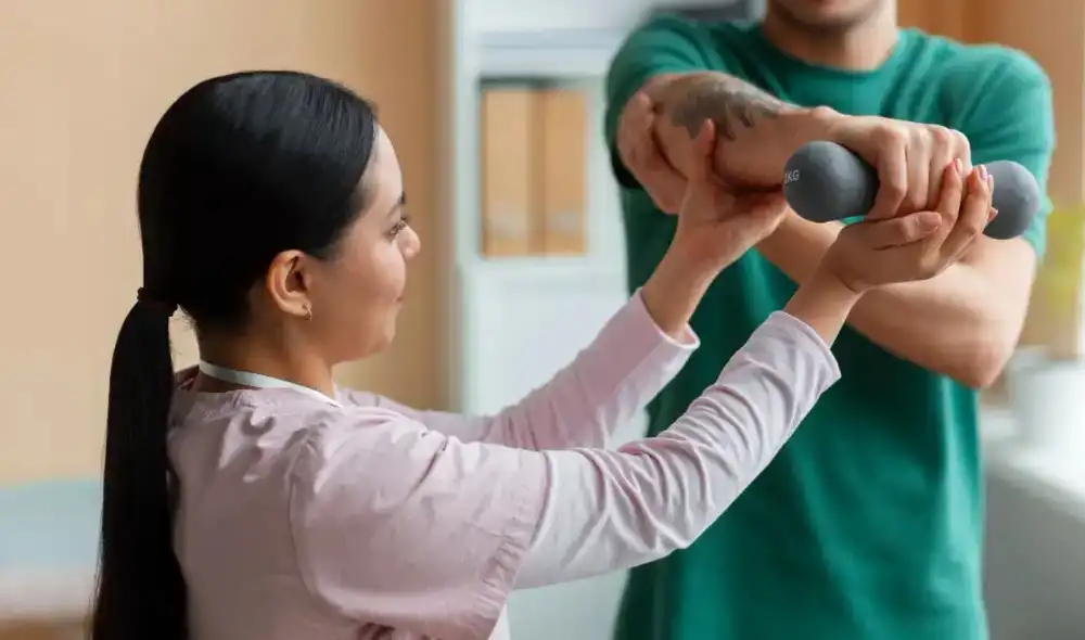 La esclerosis múltiple, enfermedad crónica y degenerativa, afecta principalmente a personas entre 20 y 40 años. La esclerosis múltiple, enfermedad crónica y degenerativa, afecta principalmente a personas entre 20 y 40 años.