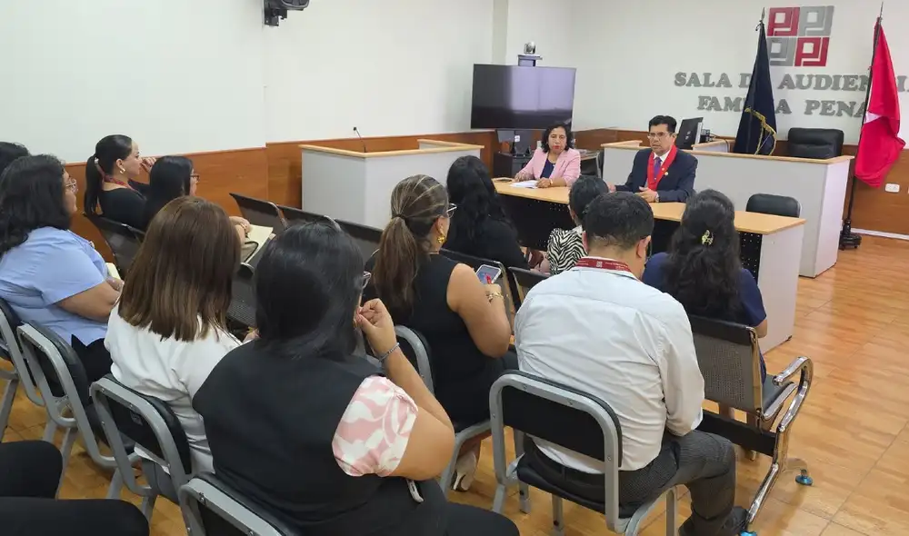 Durante la visita, Correa Castro se reunió con magistradas y personal del Tercer y Cuarto Juzgado de Familia. Fuente: difusión. Durante la visita, Correa Castro se reunió con magistradas y personal del Tercer y Cuarto Juzgado de Familia. Fuente: difusión.