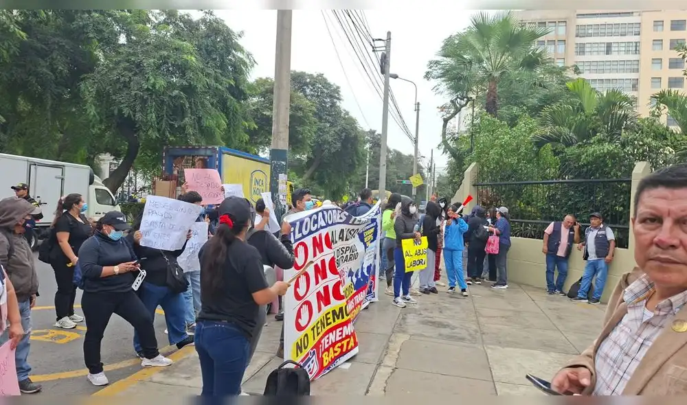 Despiden a trabajadores del sector salud Despiden a trabajadores del sector salud