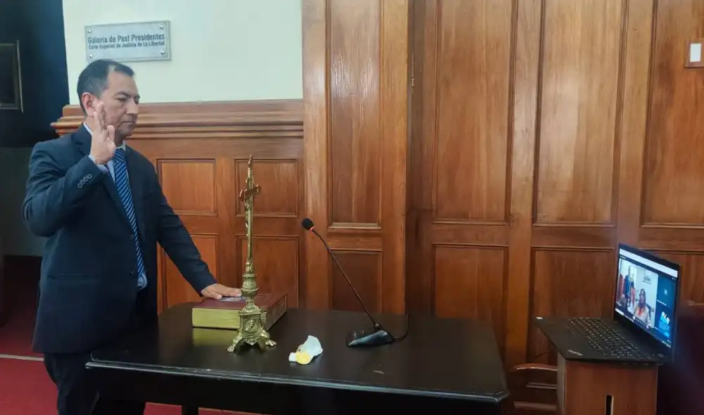 Cecilia León instó a los nuevos magistrados a desempeñar sus funciones con responsabilidad y transparencia. Fuente: difusión.