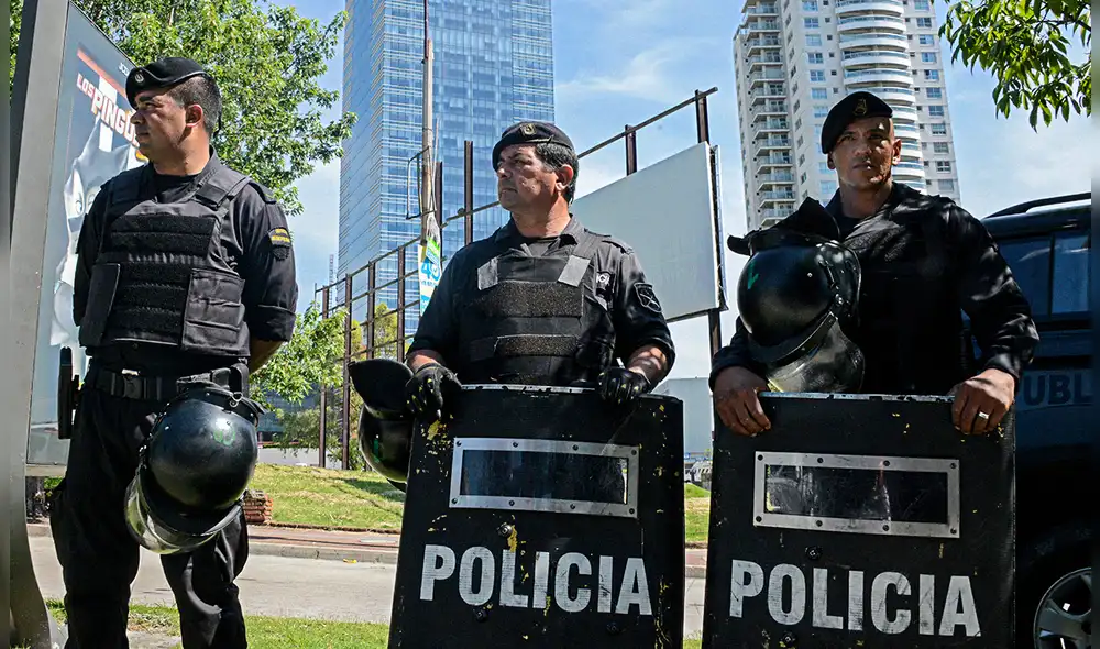 Entre los cambios más relevantes, el jefe de Policía de Montevideo, Pablo Lotito, fue removido de su cargo. Foto: AFP.
