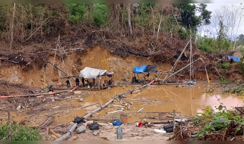 Otro duro golpe a la minería ilegal en Madre de Dios. Otro duro golpe a la minería ilegal en Madre de Dios.