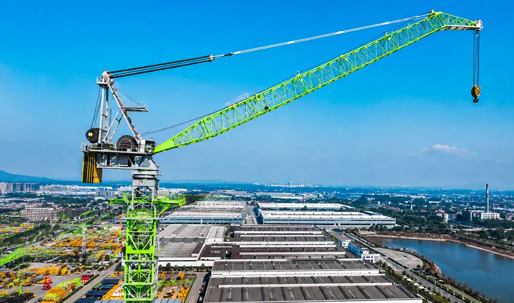Zoomlion, fabricante chino de maquinaria pesada, presentó una innovadora grúa torre que optimiza el montaje de aerogeneradores de más de 10 MW en la industria eólica terrestre. Zoomlion, fabricante chino de maquinaria pesada, presentó una innovadora grúa torre que optimiza el montaje de aerogeneradores de más de 10 MW en la industria eólica terrestre.