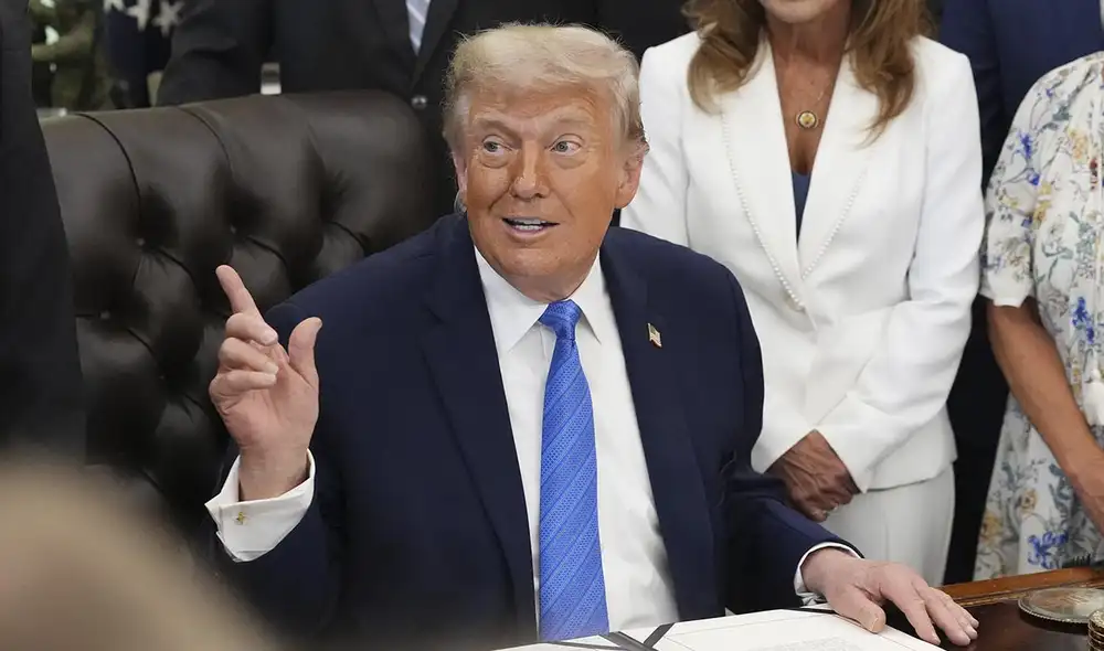 Trump comunicó en Truth Social que la reapertura del estrecho será "sin peaje" y autorizó el flujo de buques, aunque aún no hay detalles oficiales por parte de Irán Trump comunicó en Truth Social que la reapertura del estrecho será "sin peaje" y autorizó el flujo de buques, aunque aún no hay detalles oficiales por parte de Irán