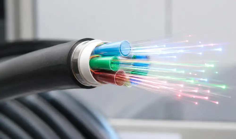 La nueva fibra óptica puede transportar más de cinco veces el tráfico de sistemas tradicionales y aumenta la capacidad de transmisión por núcleo en un 50%