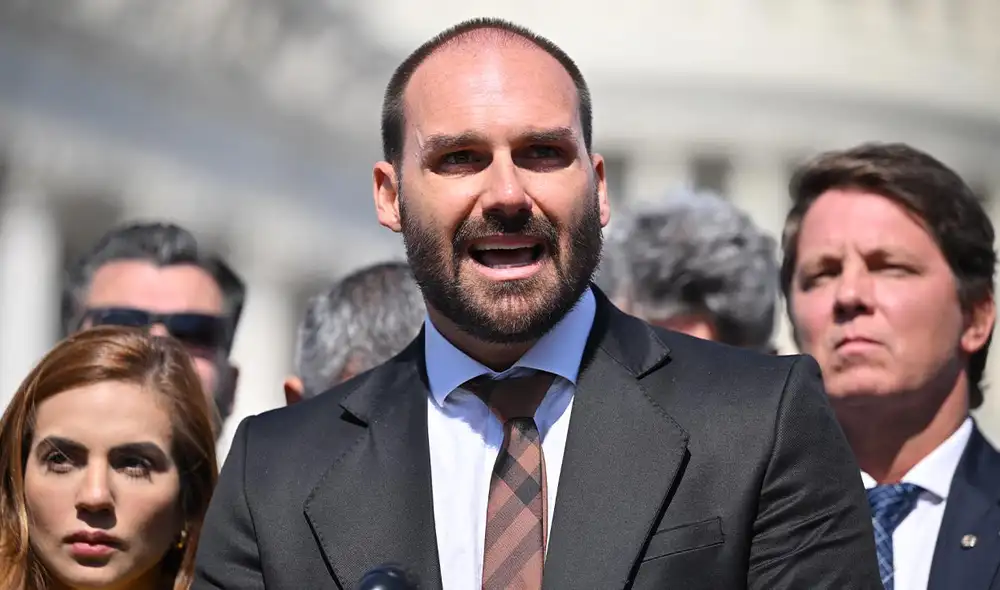 El Tribunal Supremo de Brasil condenó a Eduardo Bolsonaro por coacción a la justicia