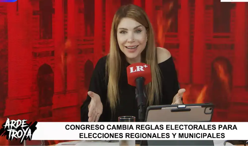 Juliana Oxenford, periosita y conductora de Arde Troya.