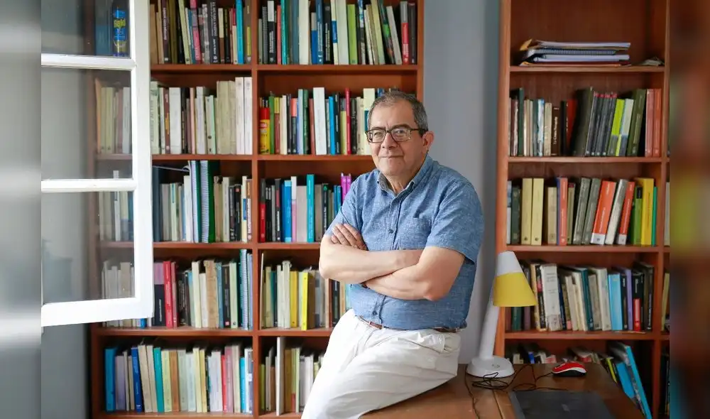Carlos Contreras Carranza, investigador principal del IEP, sigue con su tarea de analizar pasado y presente. Foto: La República Carlos Contreras Carranza, investigador principal del IEP, sigue con su tarea de analizar pasado y presente. Foto: La República