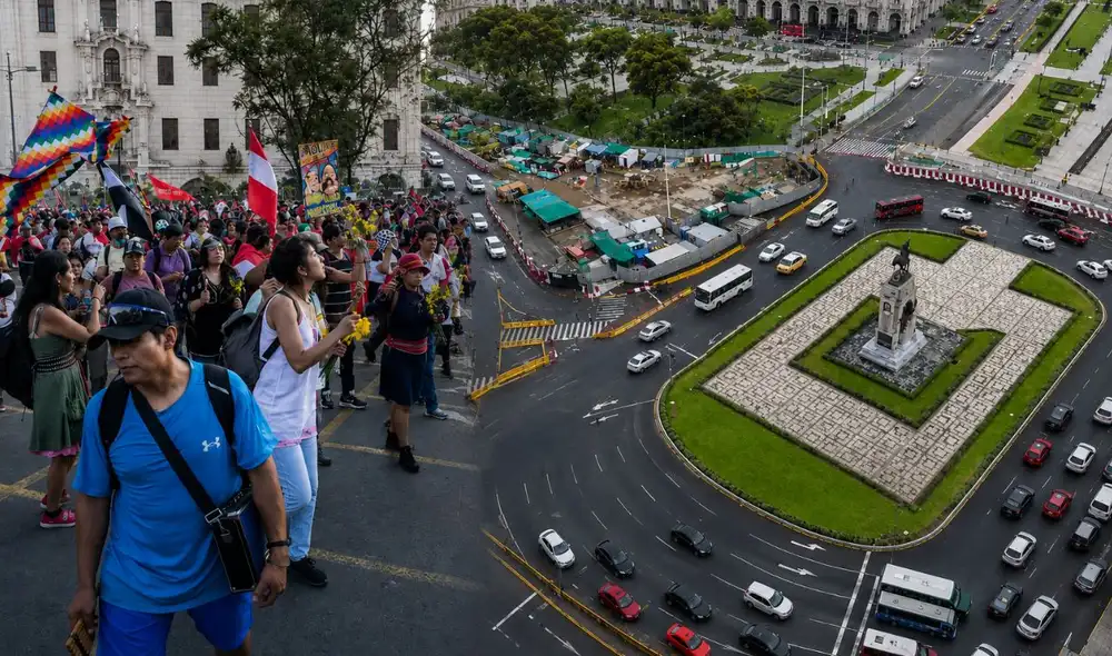 La Municipalidad de Lima restablece el tránsito vehicular en el Centro Histórico desde el domingo 21 de junio, tras evaluar medidas de seguridad. La resolución oficial permite la circulación de vehículos.