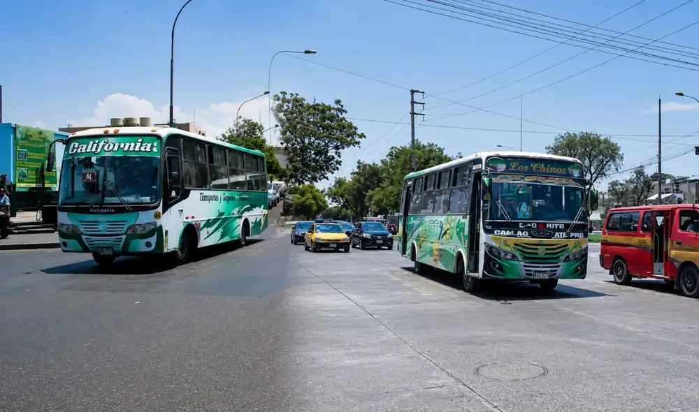 Los usuarios del transporte público en Trujillo pagarán menos por sus viajes desde este lunes, tras la reducción de tarifas en diversas empresas de transporte urbano. Los usuarios del transporte público en Trujillo pagarán menos por sus viajes desde este lunes, tras la reducción de tarifas en diversas empresas de transporte urbano.