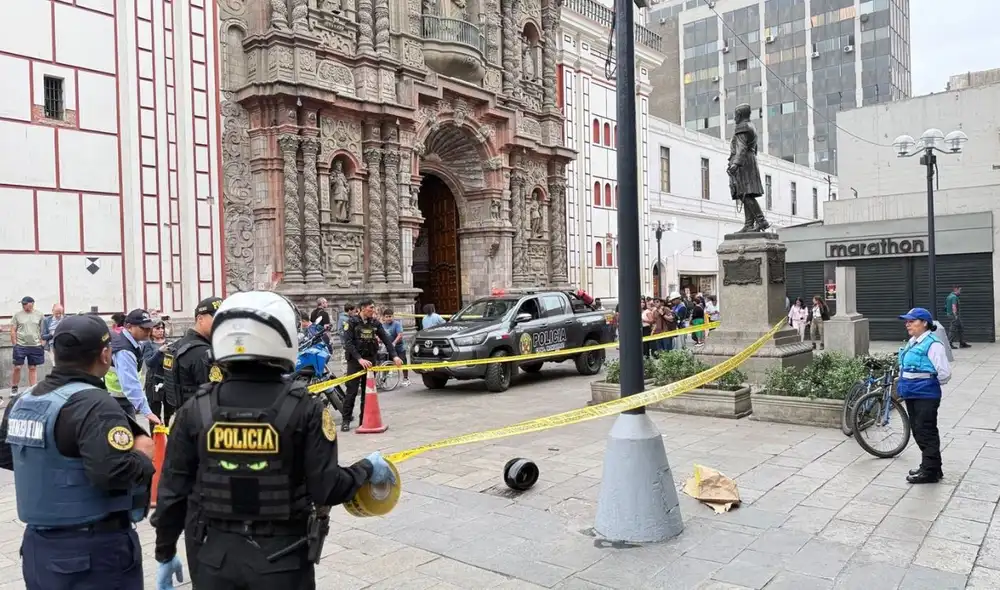 Un presunto asalto a un cambista ocurrió este lunes cerca de la Iglesia La Merced, en el Jirón de la Unión, en el Cercado de Lima. Un presunto asalto a un cambista ocurrió este lunes cerca de la Iglesia La Merced, en el Jirón de la Unión, en el Cercado de Lima.
