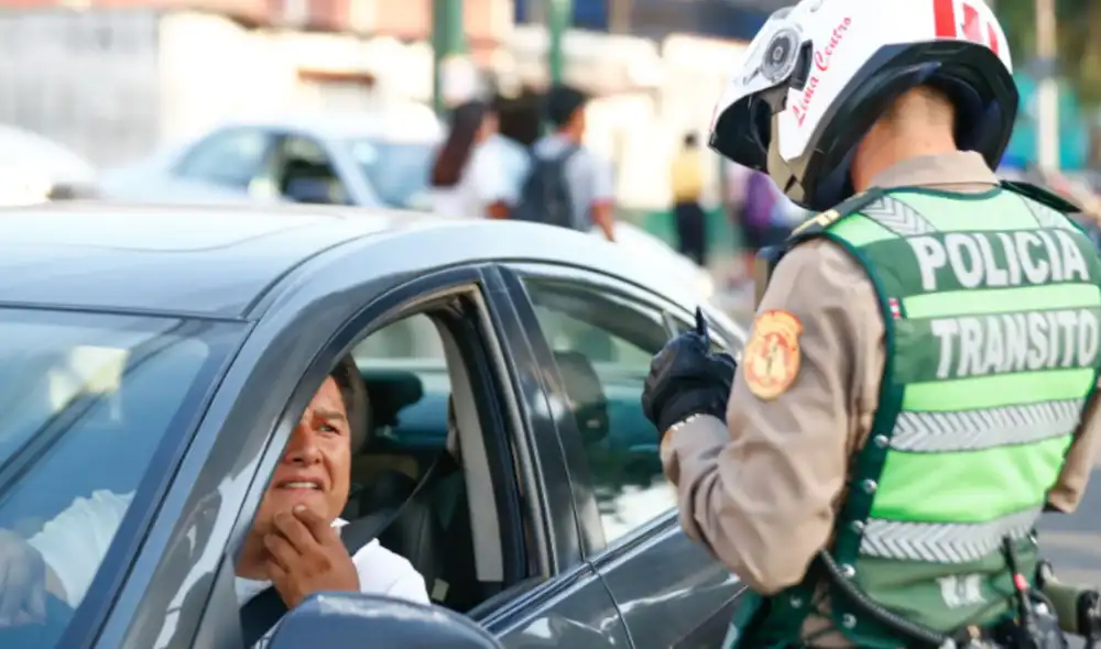 Imagen referencial de intervención de policía de tránsito Imagen referencial de intervención de policía de tránsito