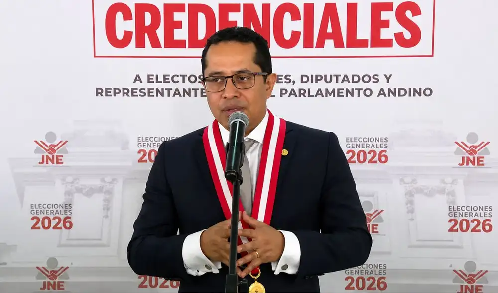 Burneo se pronunció previo a la entrega de credenciales a senadores y parlamentarios andinos. Foto: Composición/LR