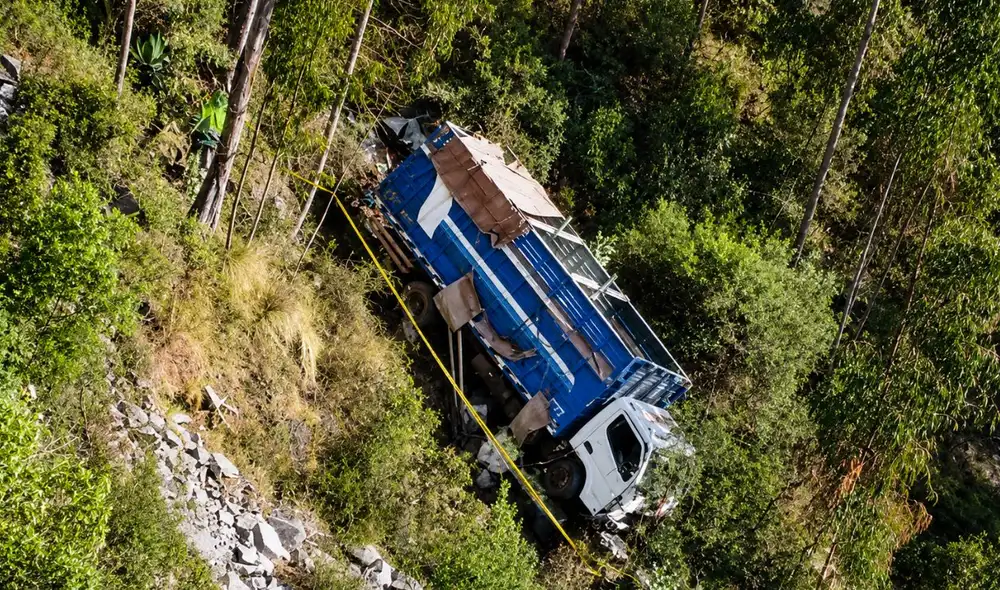 Seis personas murieron y cinco resultaron heridas tras el vuelco de un camión en Quiquijana, Cusco, que podría estar vinculado a un ataque armado de asaltantes de carretera.