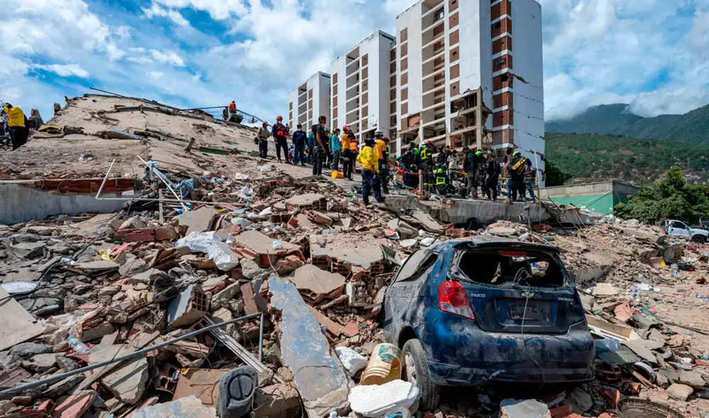 Aumenta a 1.719 personas fallecidas tras el terremoto que sucedió en Venezuela. Foto: AFP.