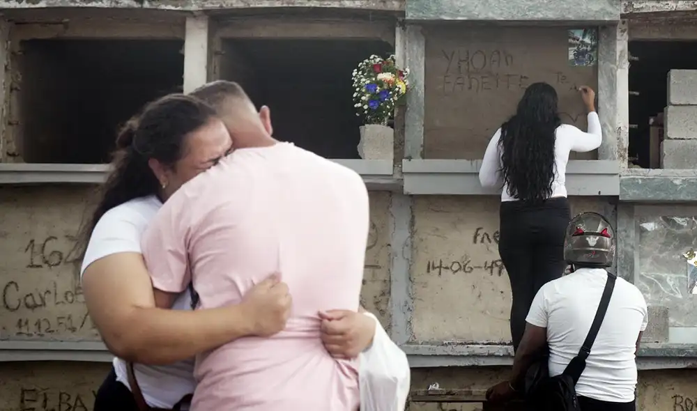 Los servicios forenses de Caracas y La Guaira trabajan al límite mientras aumentan los fallecidos por el terremoto