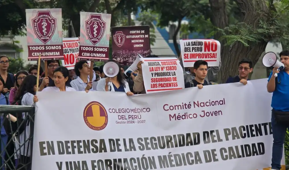Colegio Médico del Perú realizará plantón frente al Minsa en rechazo a la Ley N.° 13830 Colegio Médico del Perú realizará plantón frente al Minsa en rechazo a la Ley N.° 13830